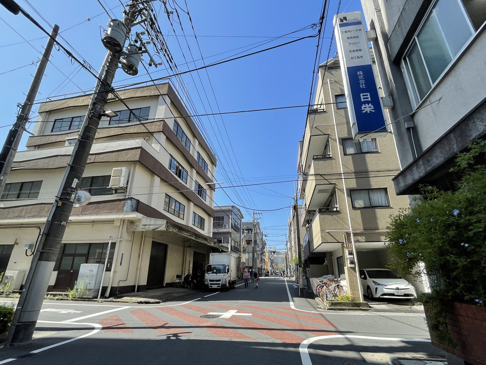 周辺は落ち着いた住宅エリア