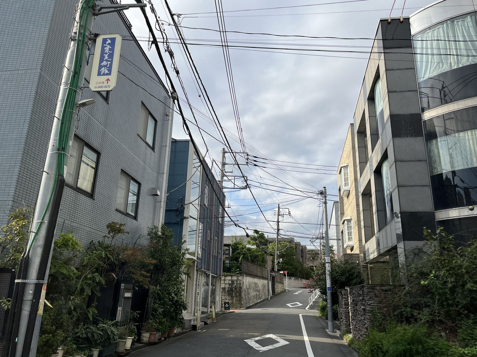 周辺は住宅街