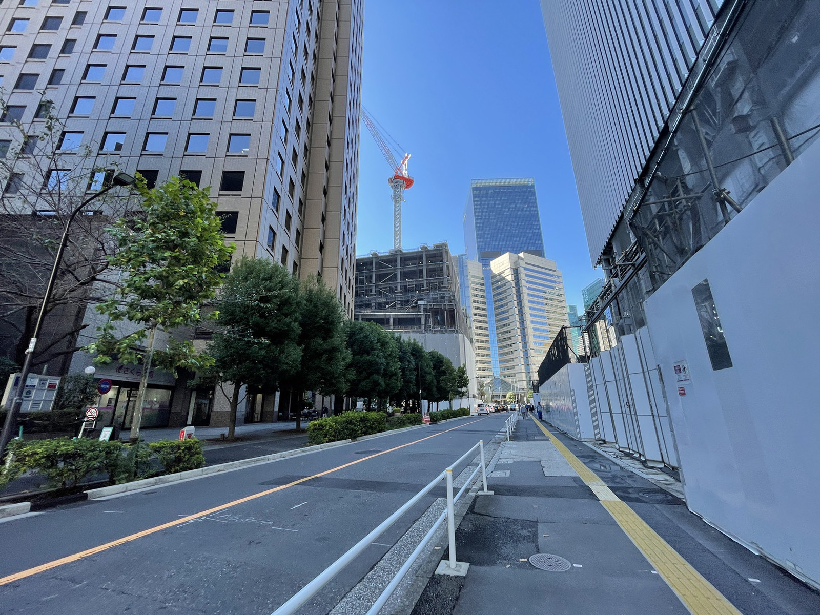 虎ノ門2丁目タワー前面の通り