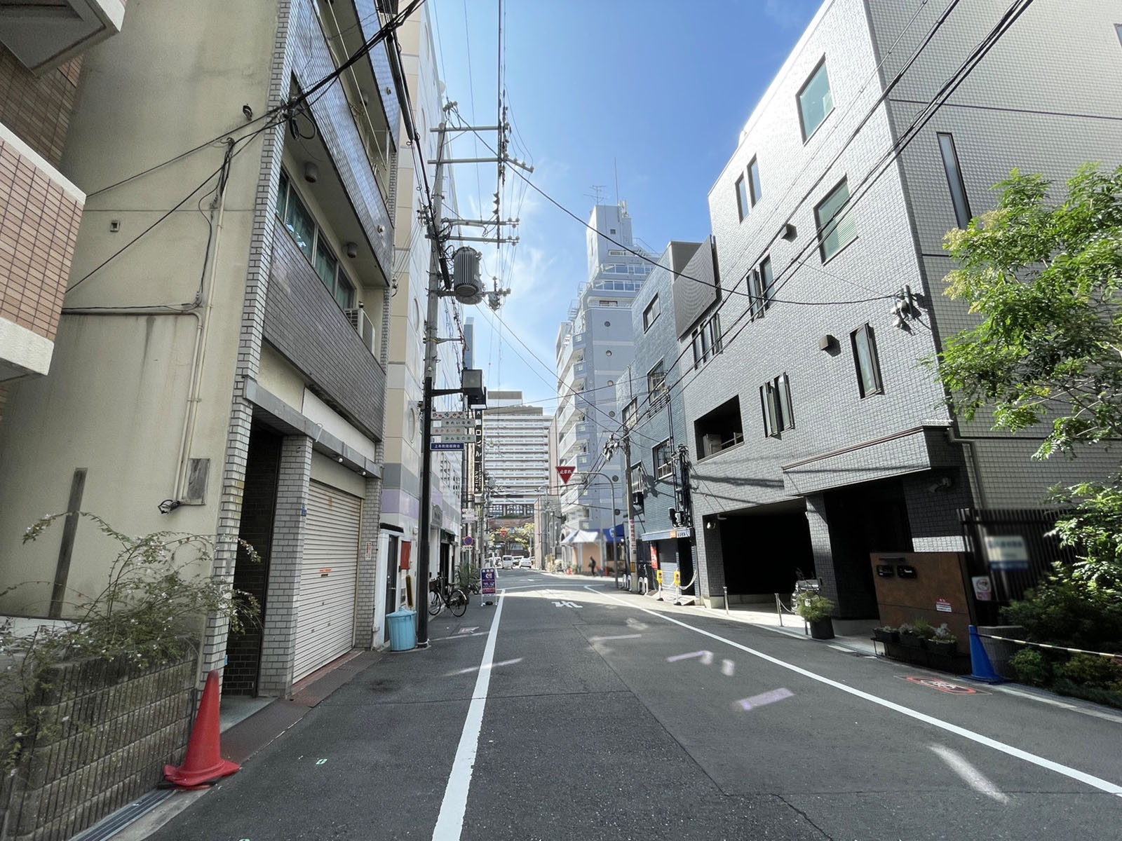 RSビル上六前面の通り