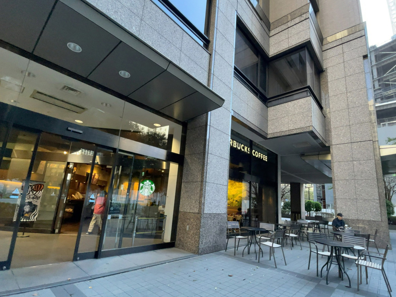 並びのスターバックスコーヒー虎ノ門2丁目タワー店