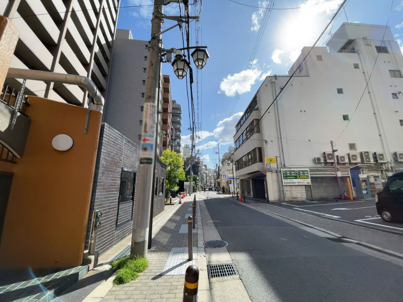 おおきに老松通りビル前面の通り