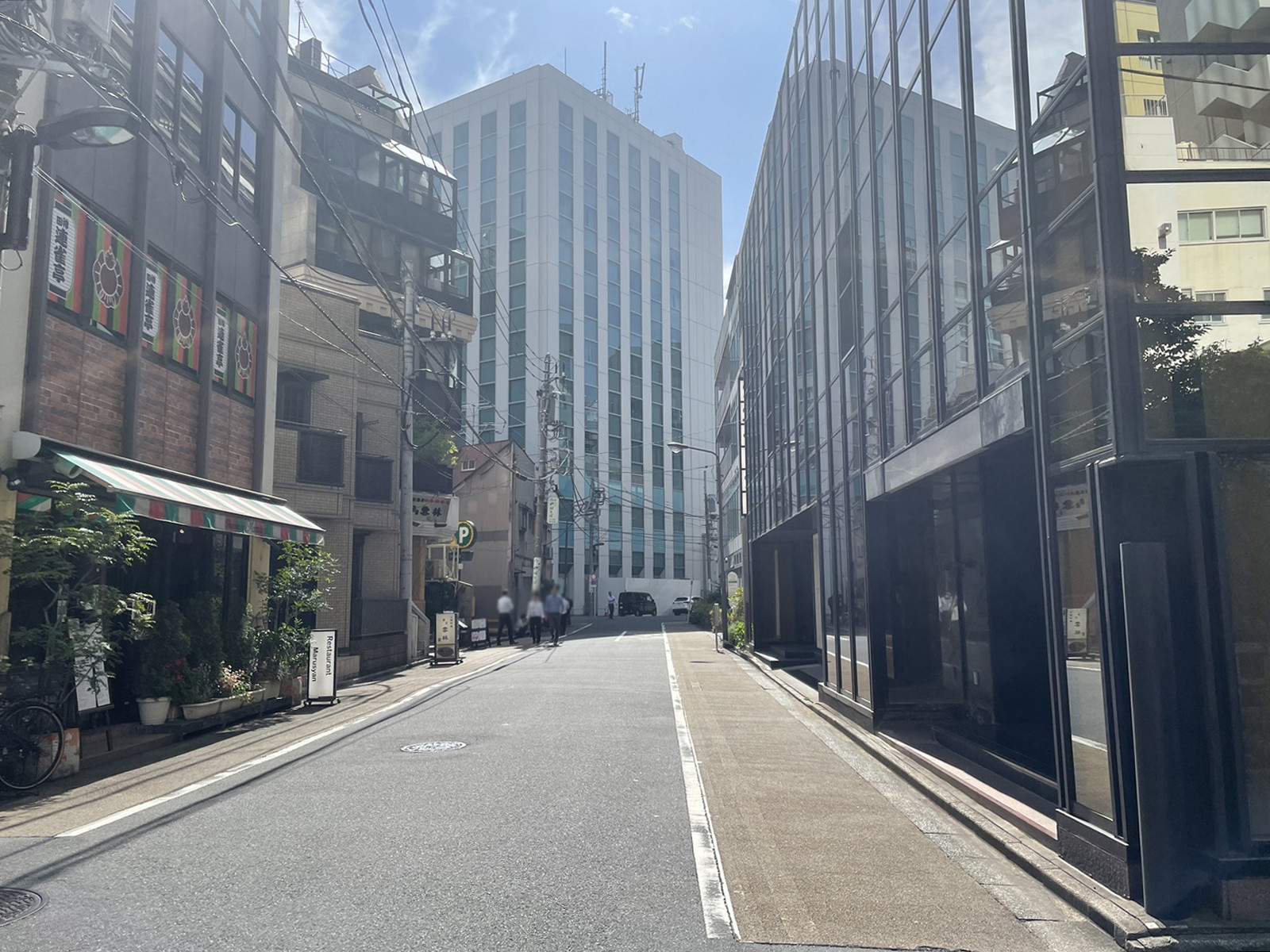 梅村明照ビル前面の通り
