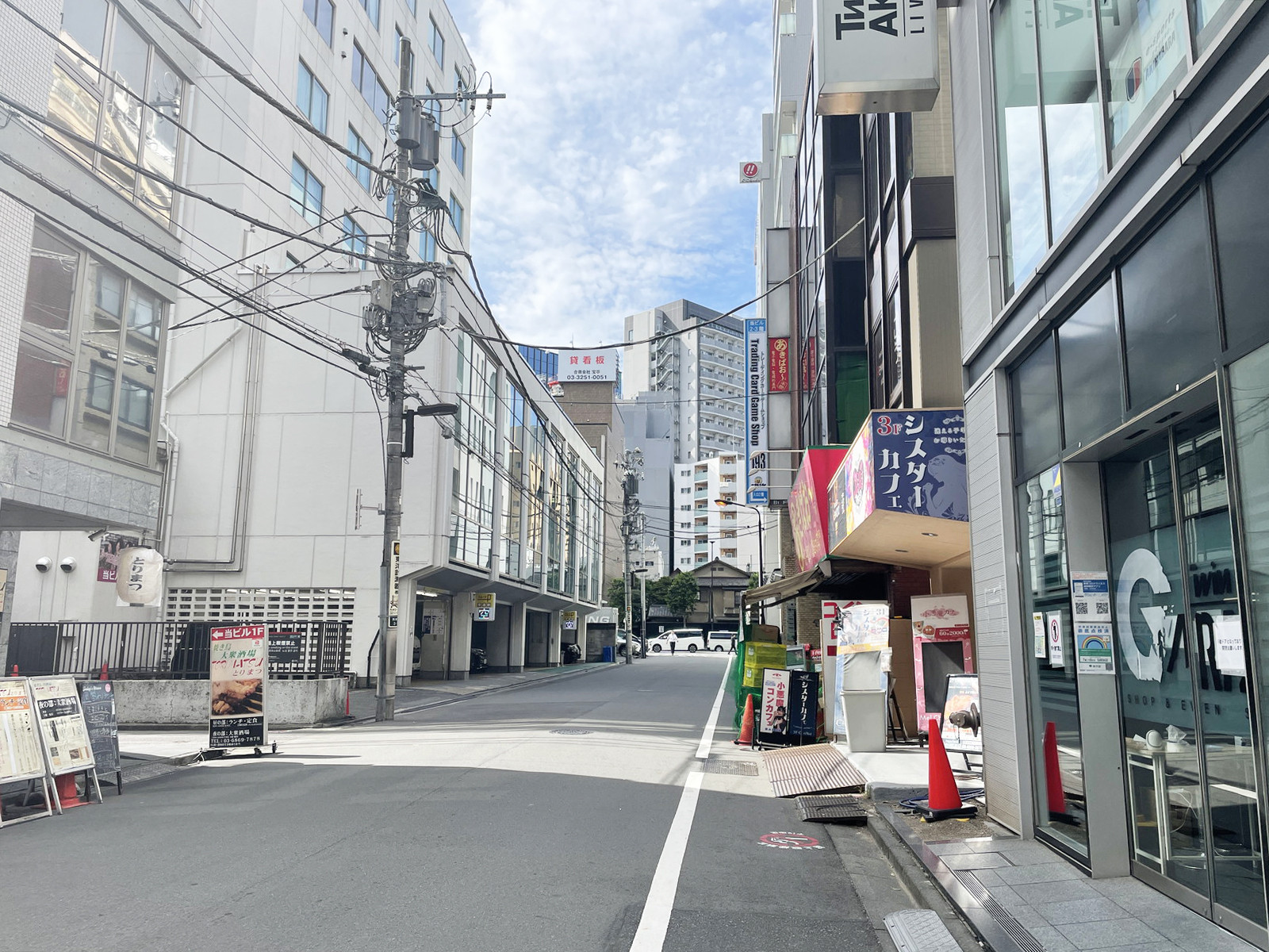 Box'R Akiba前面の通り