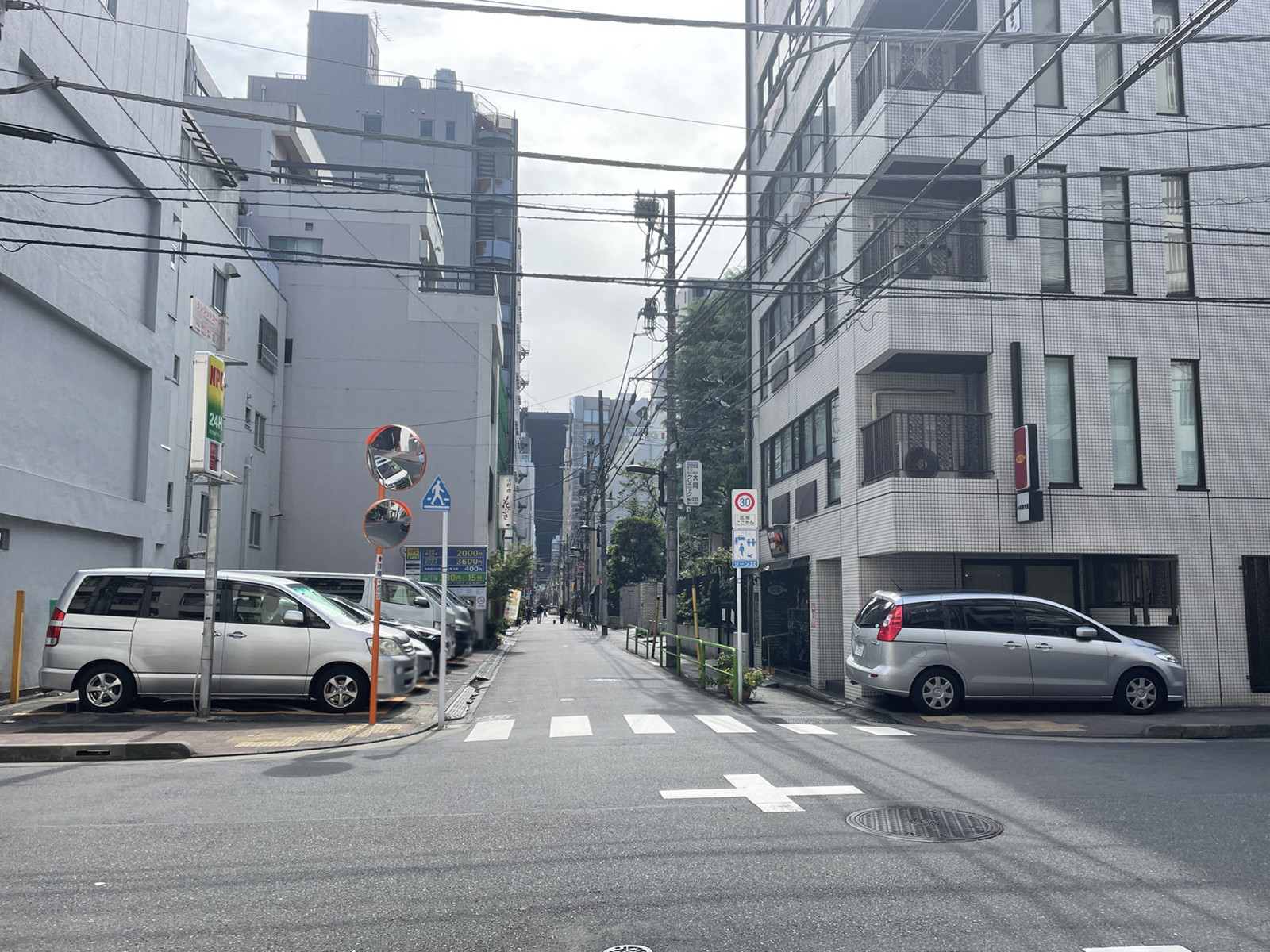 外神田フジハイツ前面の通り