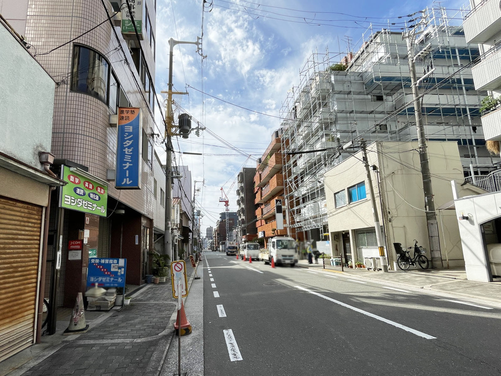 仁徳ビル前面の通り