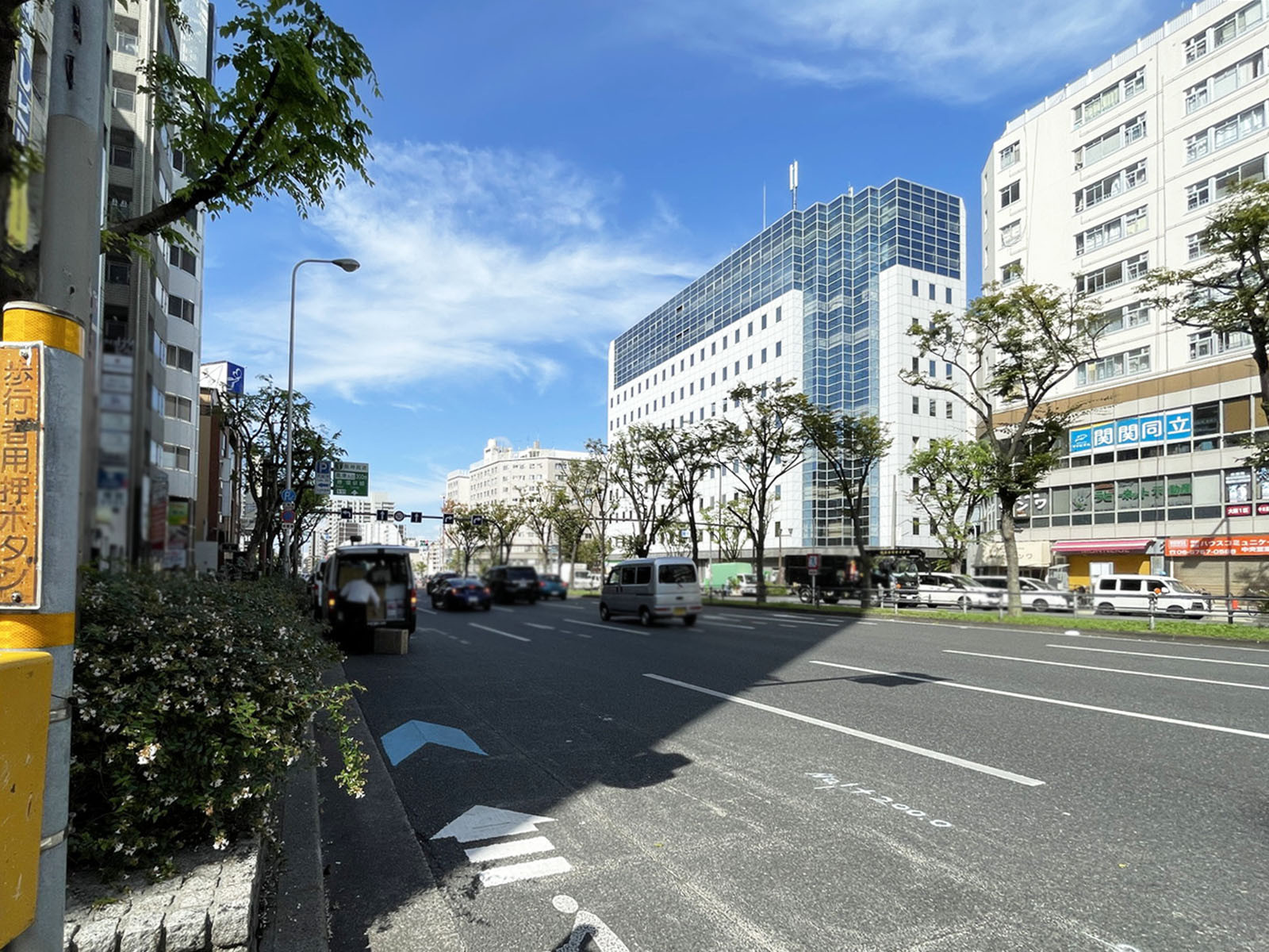 S&Jビル前面の通り