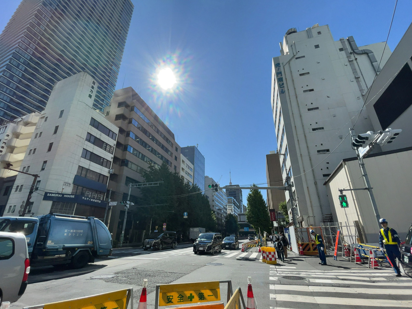 虎ノ門ヒルズステーションタワー前面の通り