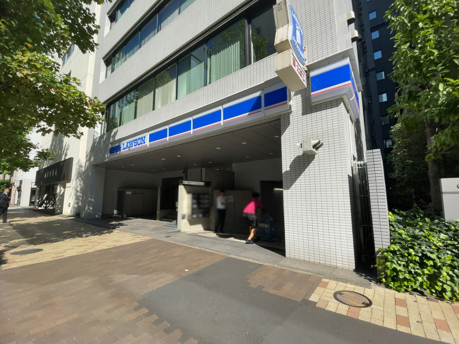 徒歩1分のローソン 銀座七丁目店