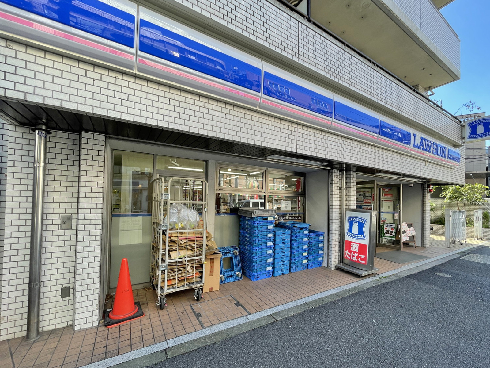 徒歩2分のローソン代々木1丁目店