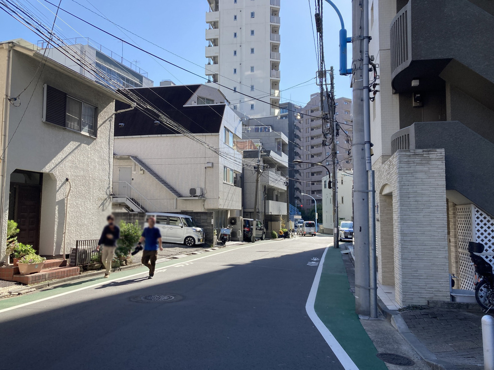 AKビル前面の通り