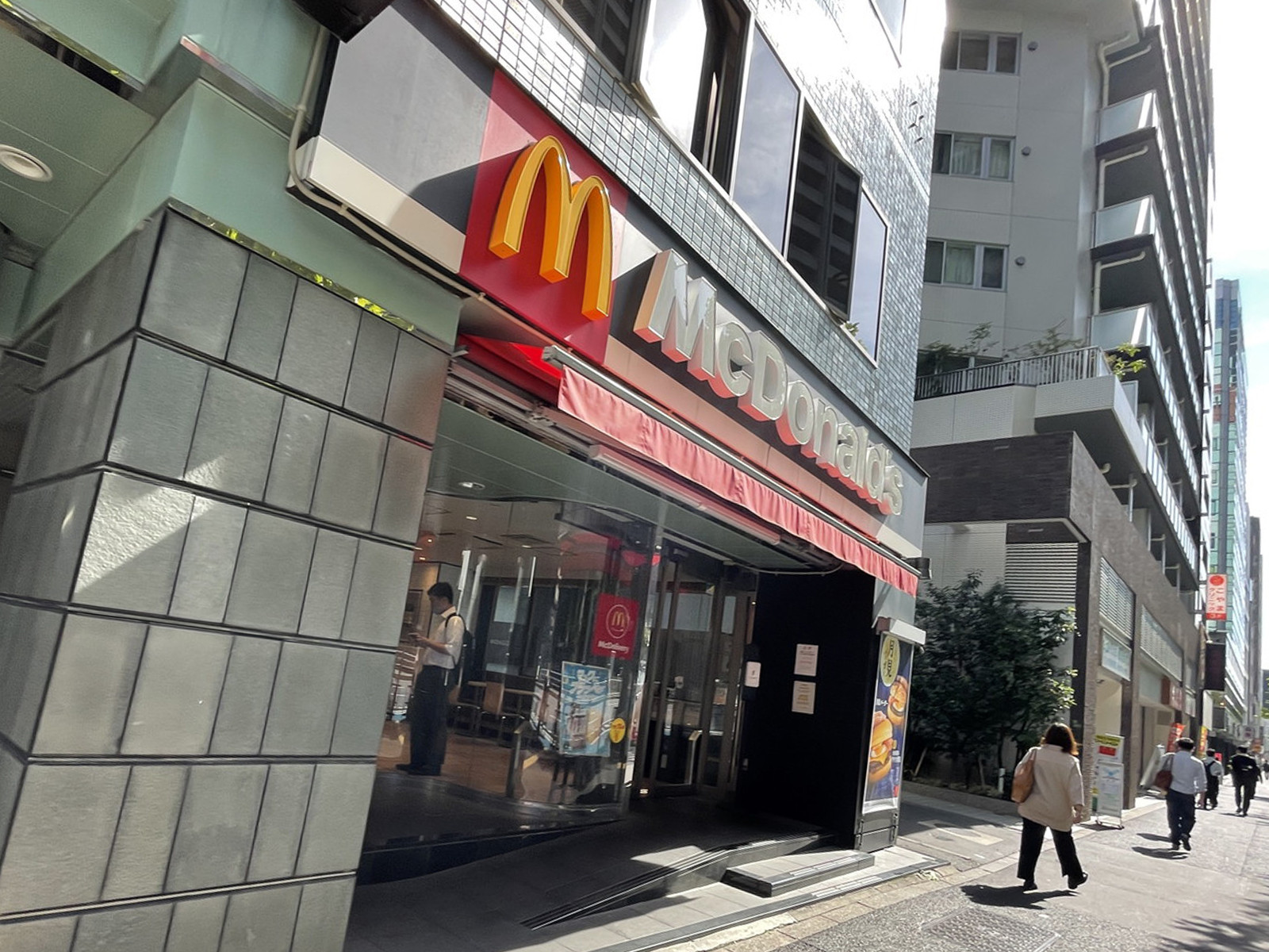 徒歩2分のマクドナルド春日駅前店