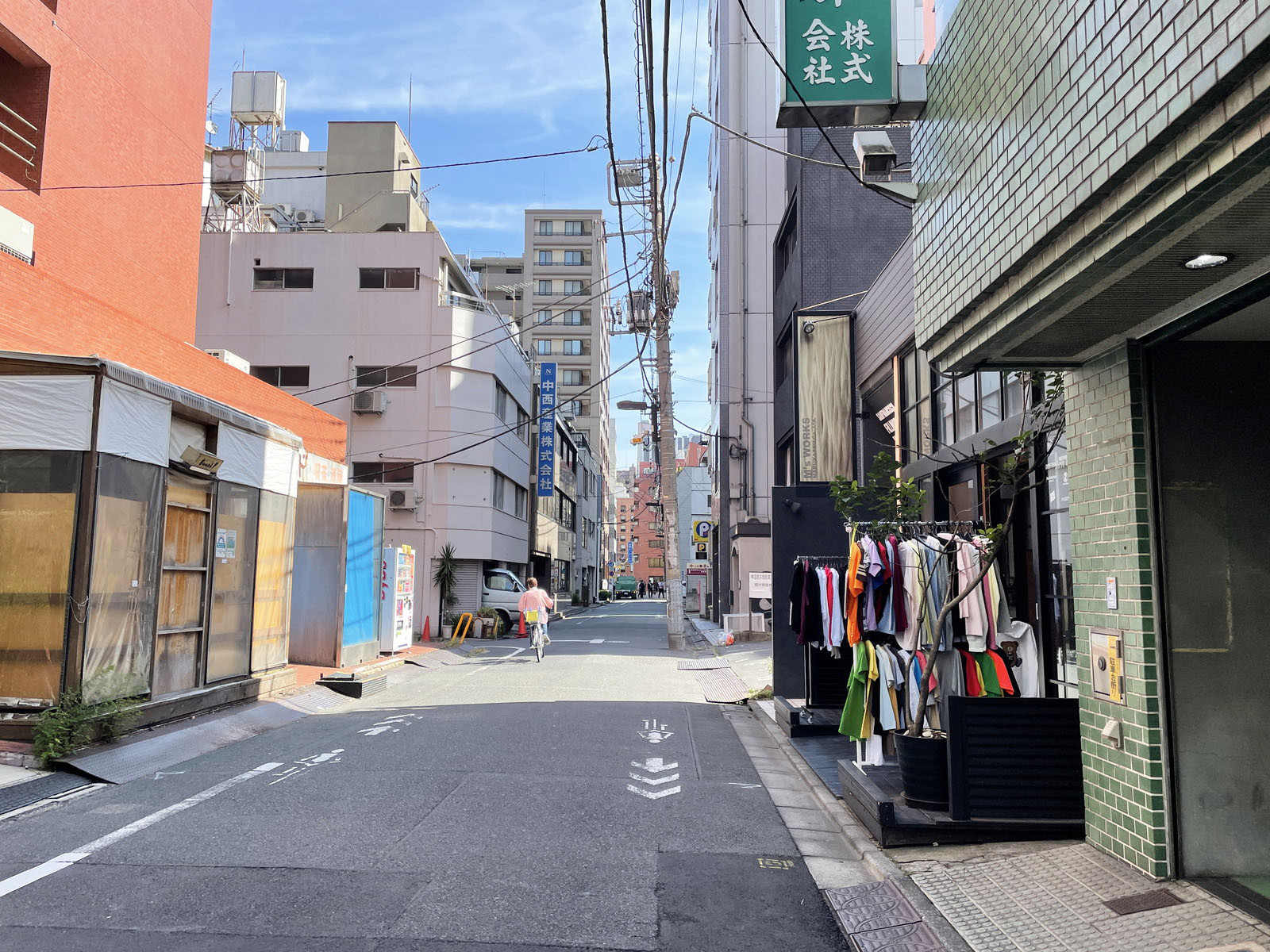 第二櫻井ビル前面の通り