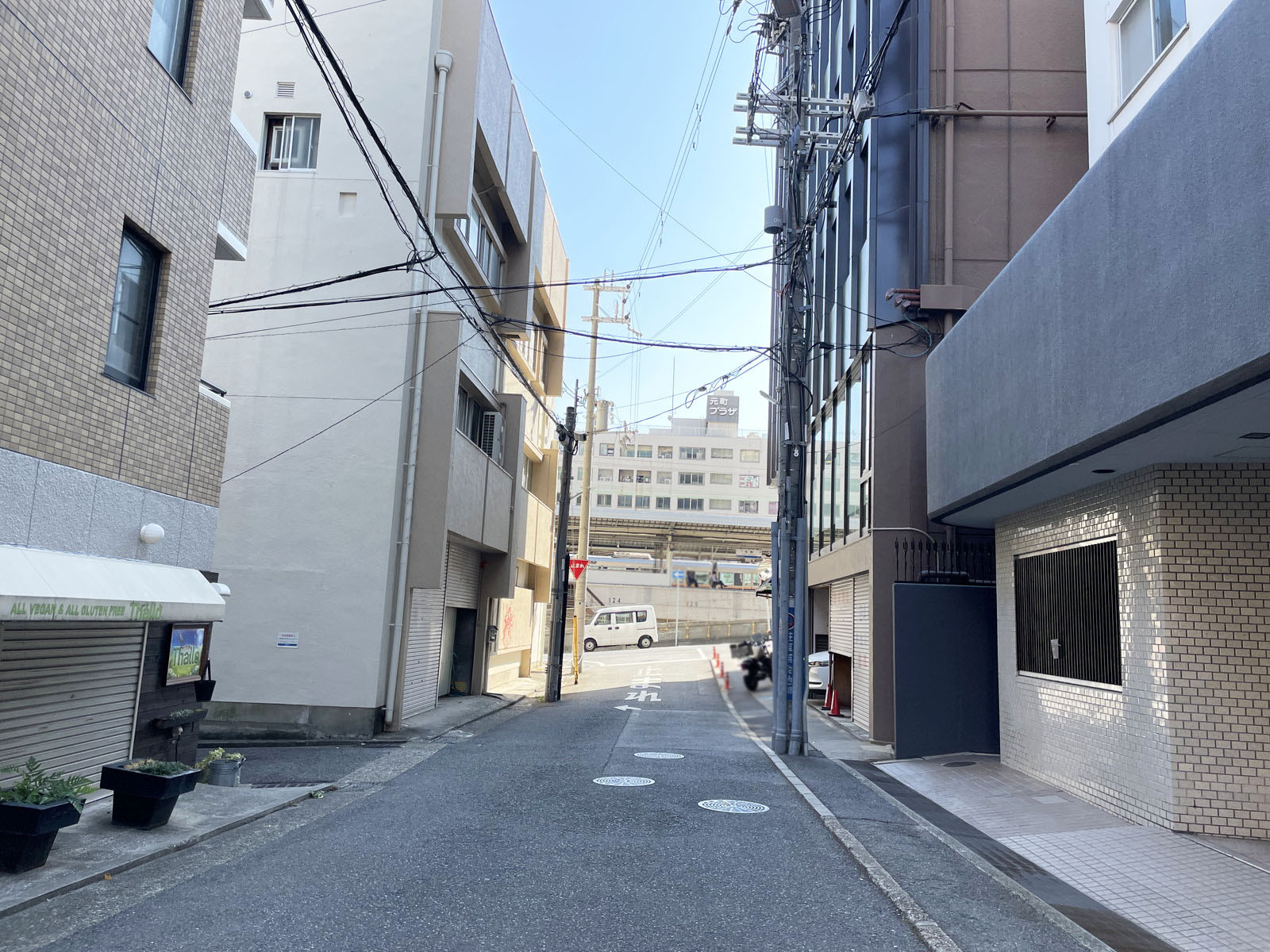 KHK元町ビル前面の通り