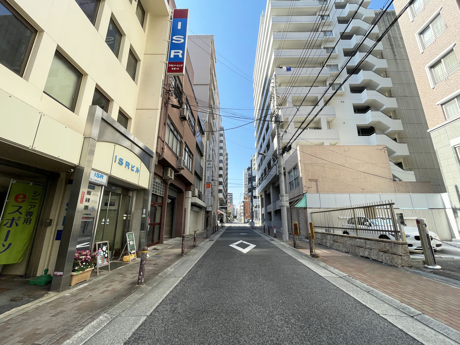 開発センタービル前面の通り