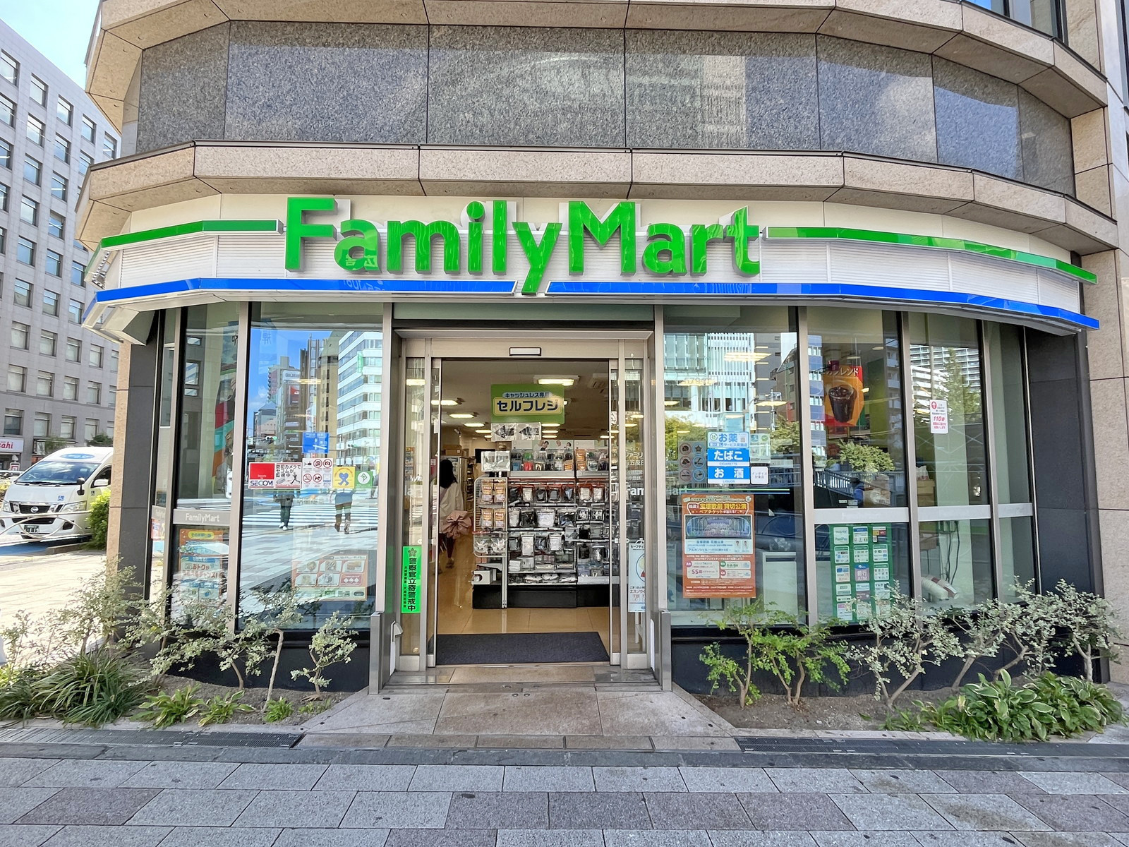 徒歩1分のファミリーマート西五反田二丁目店