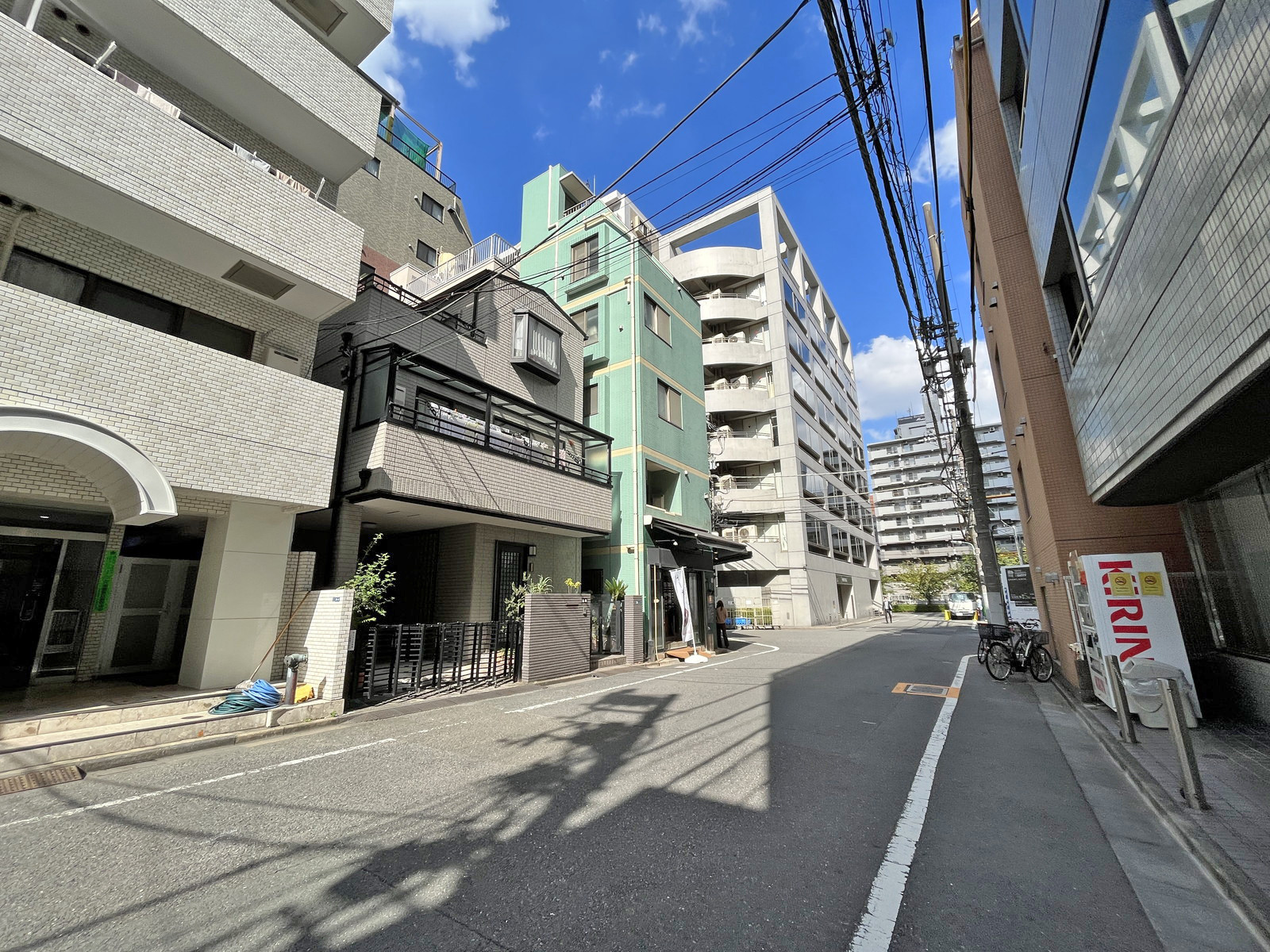 五輪プラザビル前面通り