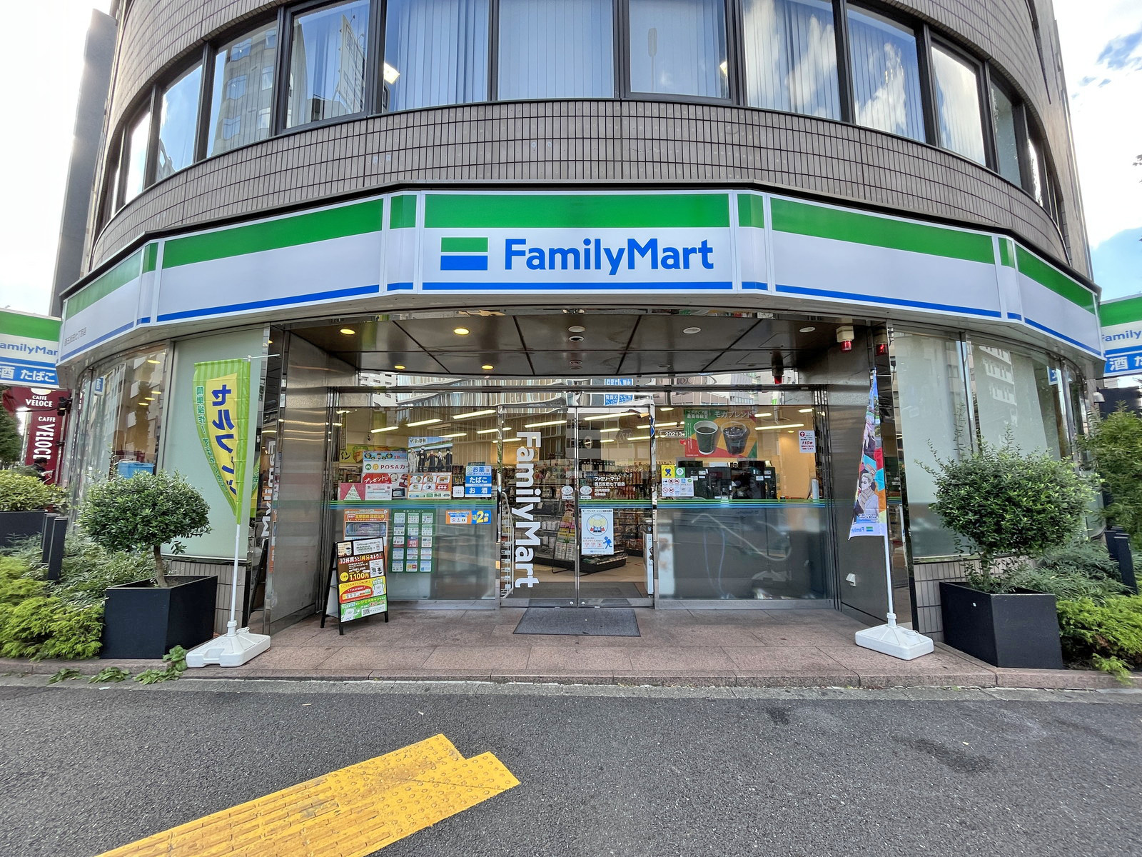 同じ並びのファミリーマート西五反田七丁目店