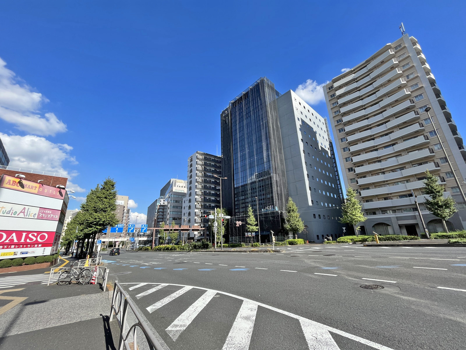 ONEST西五反田スクエア前面の桜田通り