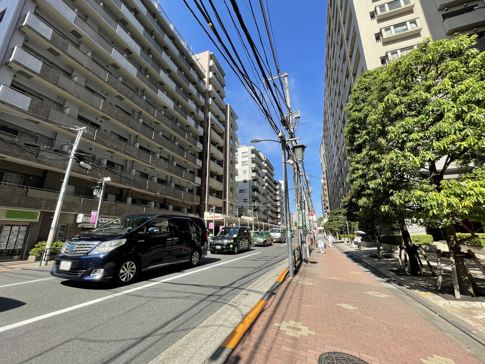 常光ビル前面の通り