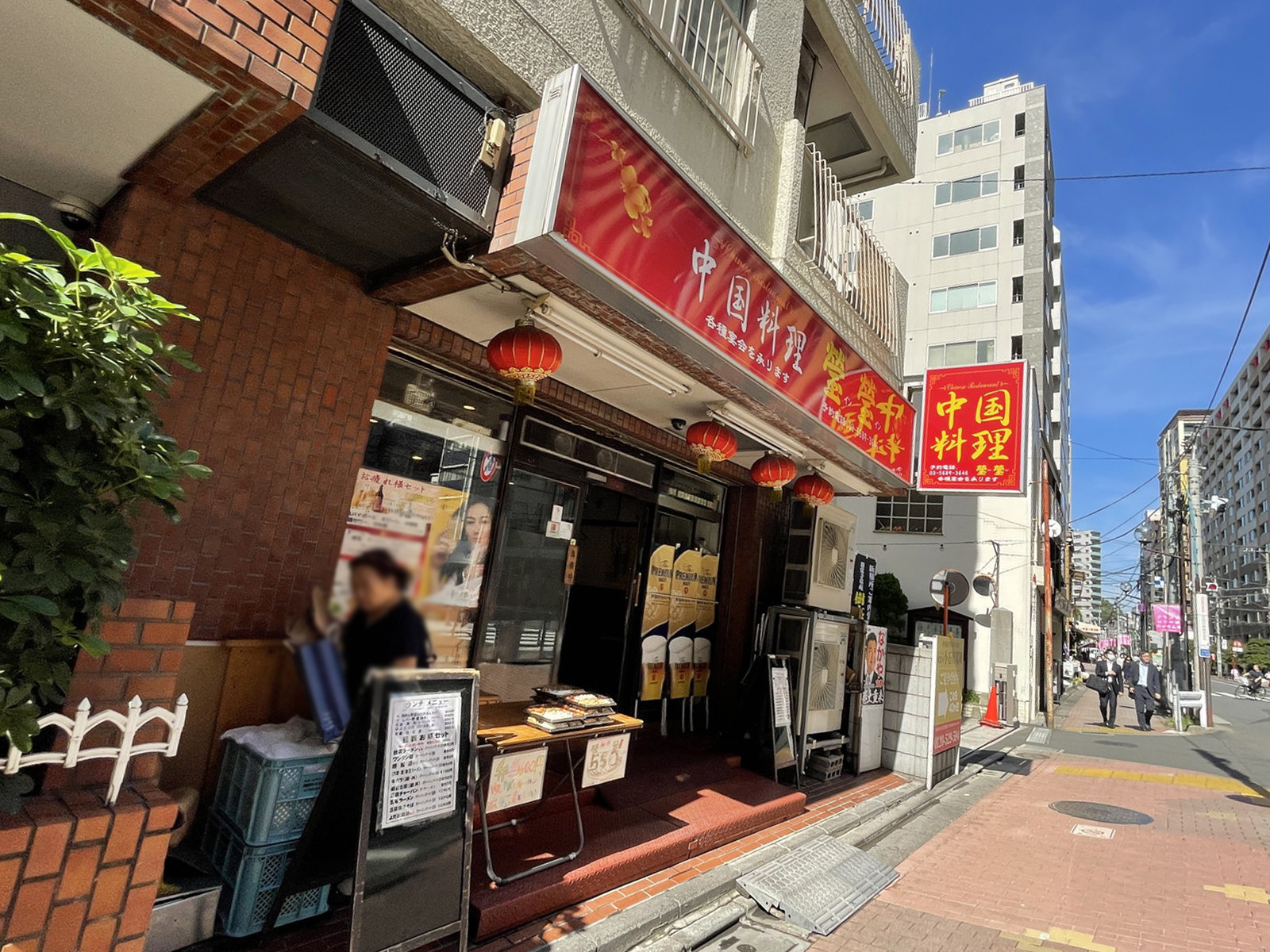 徒歩圏内には飲食店が点在
