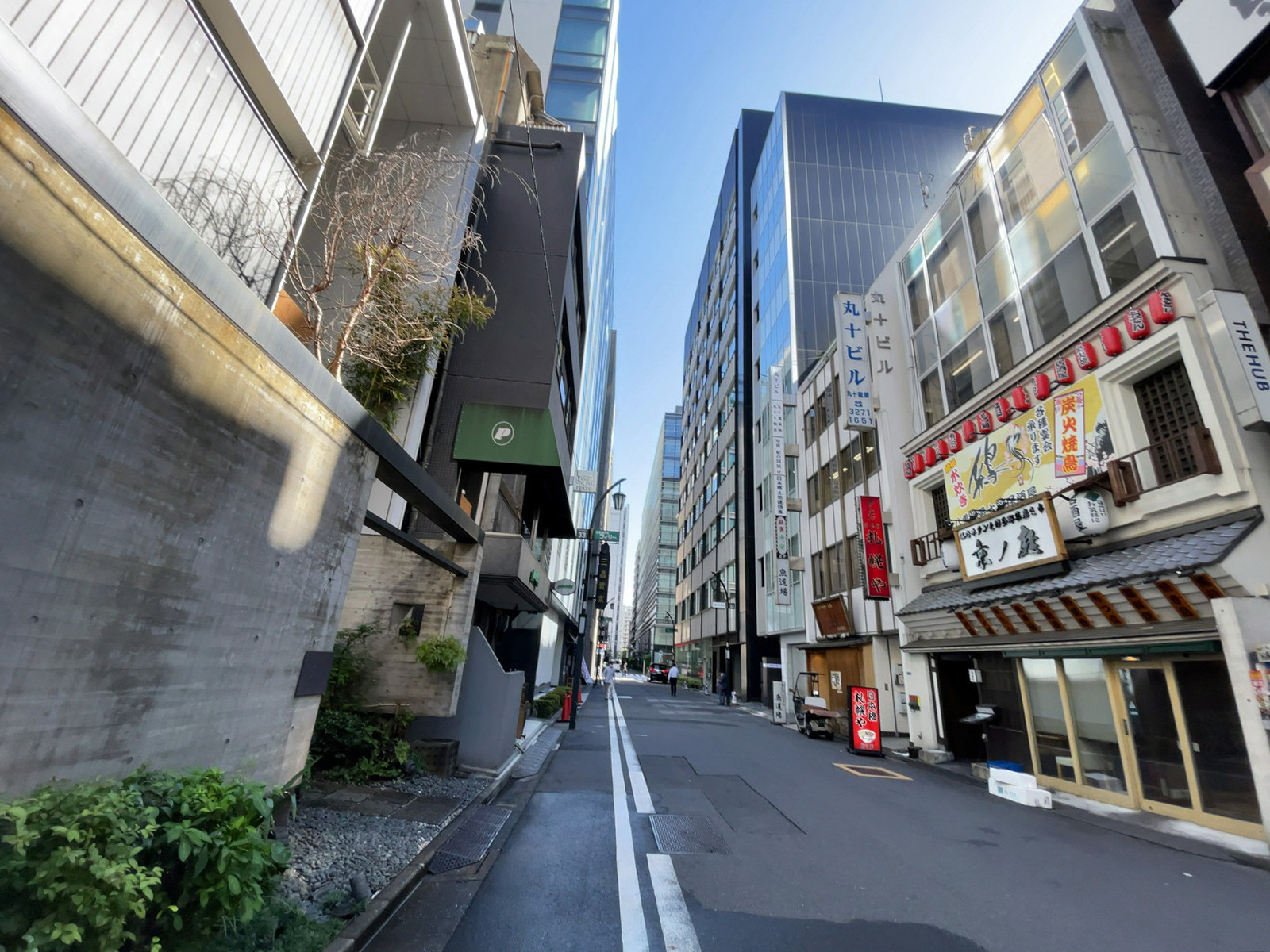 日本橋KNビル前面の通り