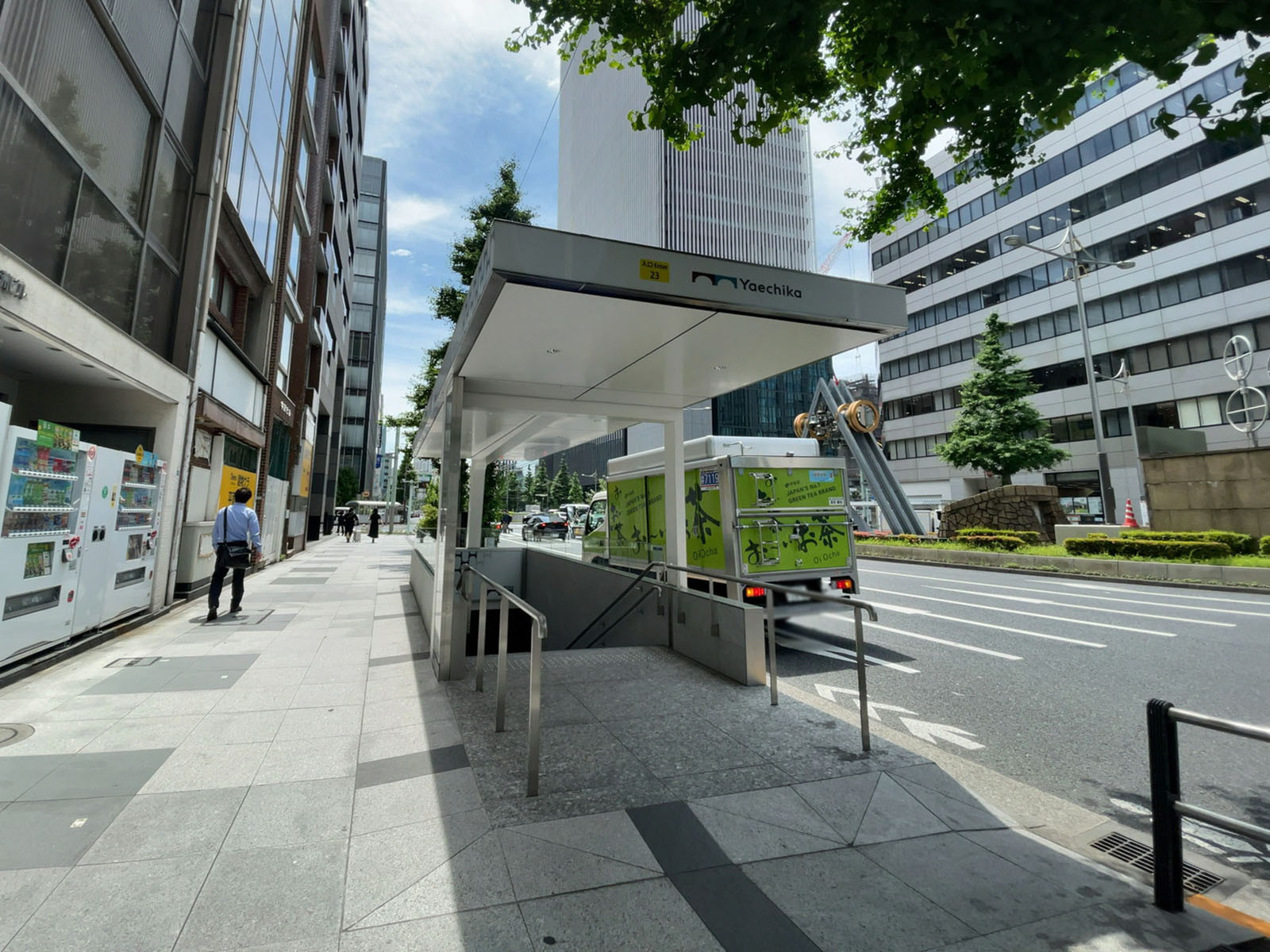 至近の八重洲地下街出入り口
