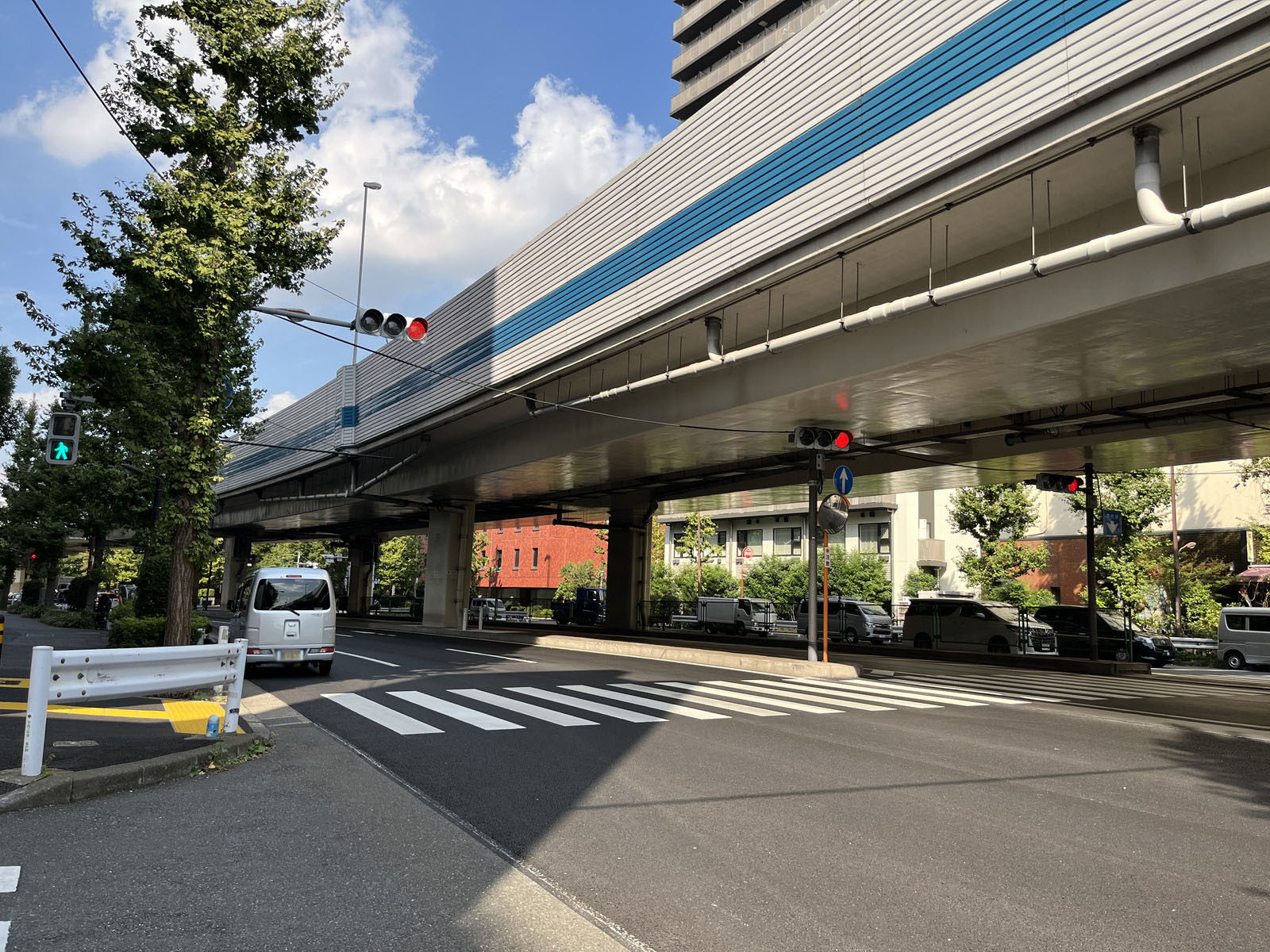 MEGURO VILLA GARDEN前面の通り