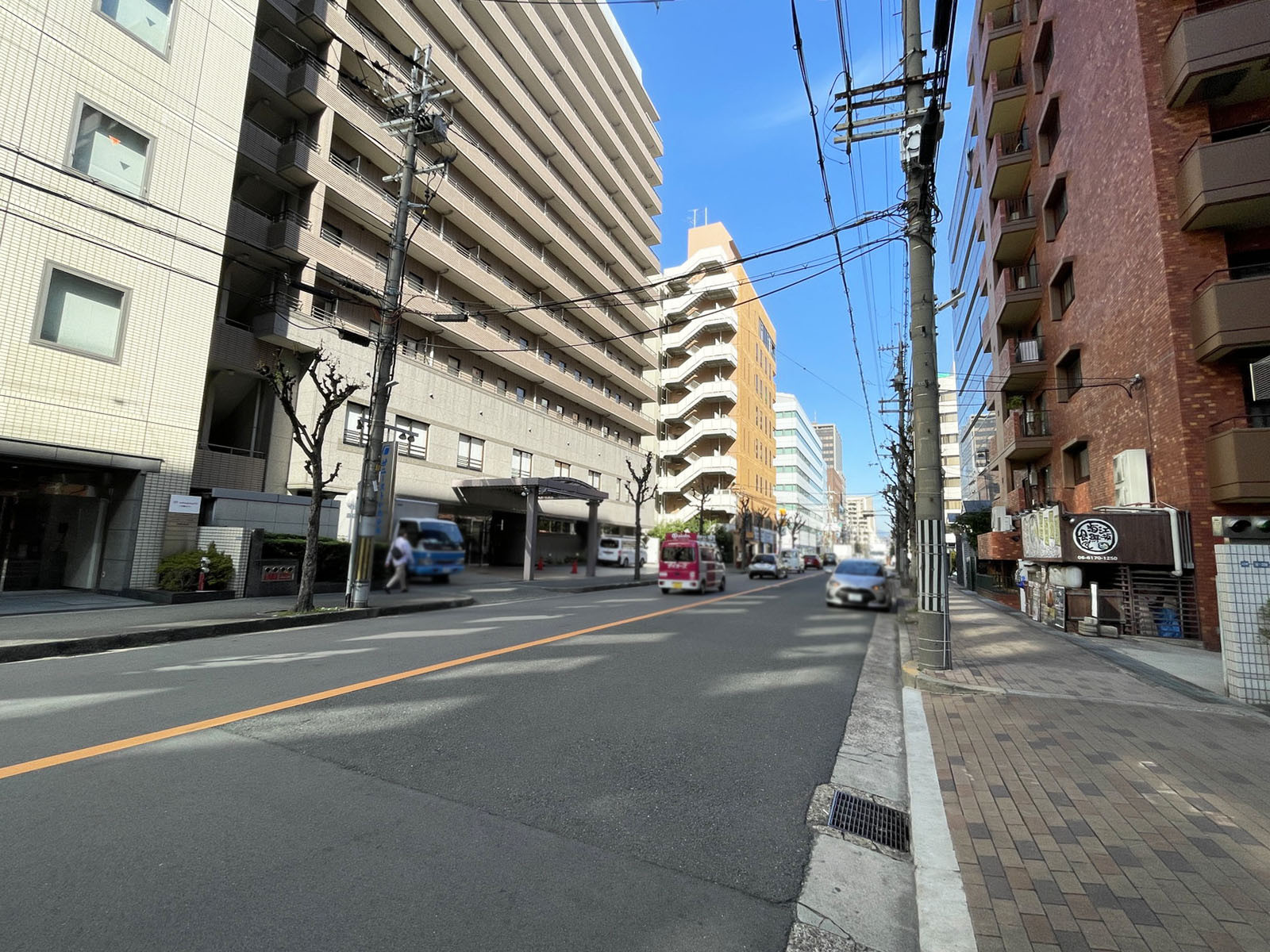 江坂三生ビル前面の通り