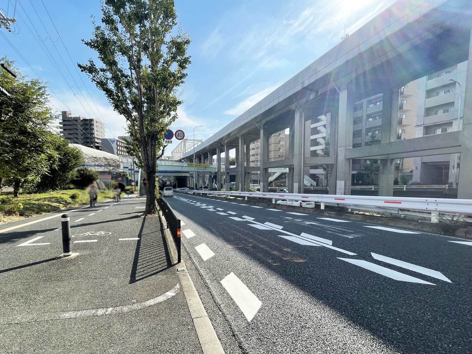 SLコンパクトオフィスビル前面の通り