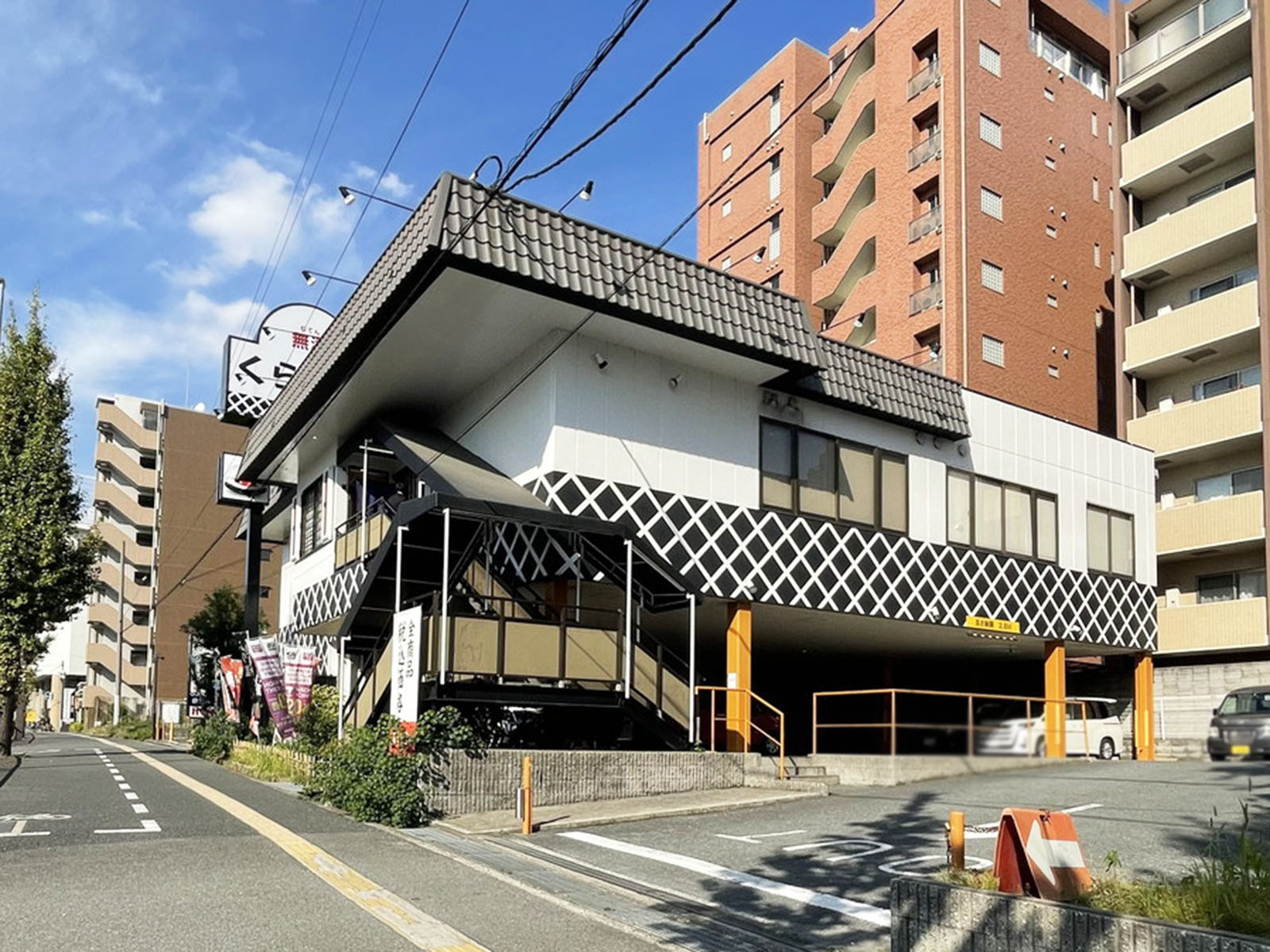 同じ通りにあるくら寿司 江坂店