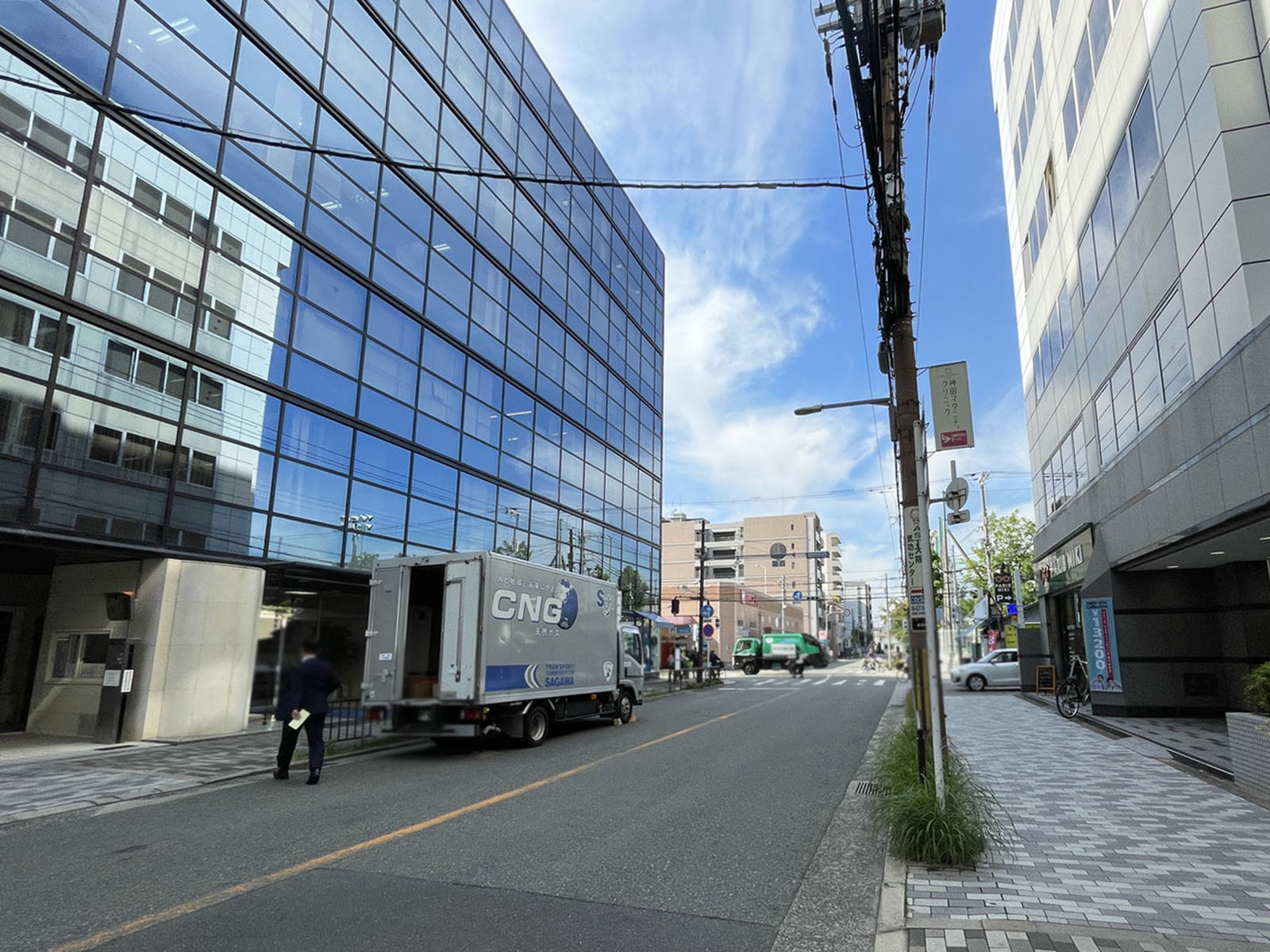 アドバンス江坂前面の通り