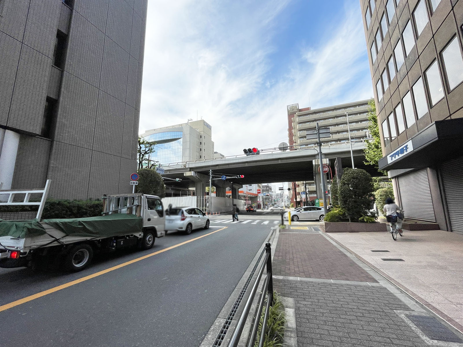 大昇ビル前面の通り