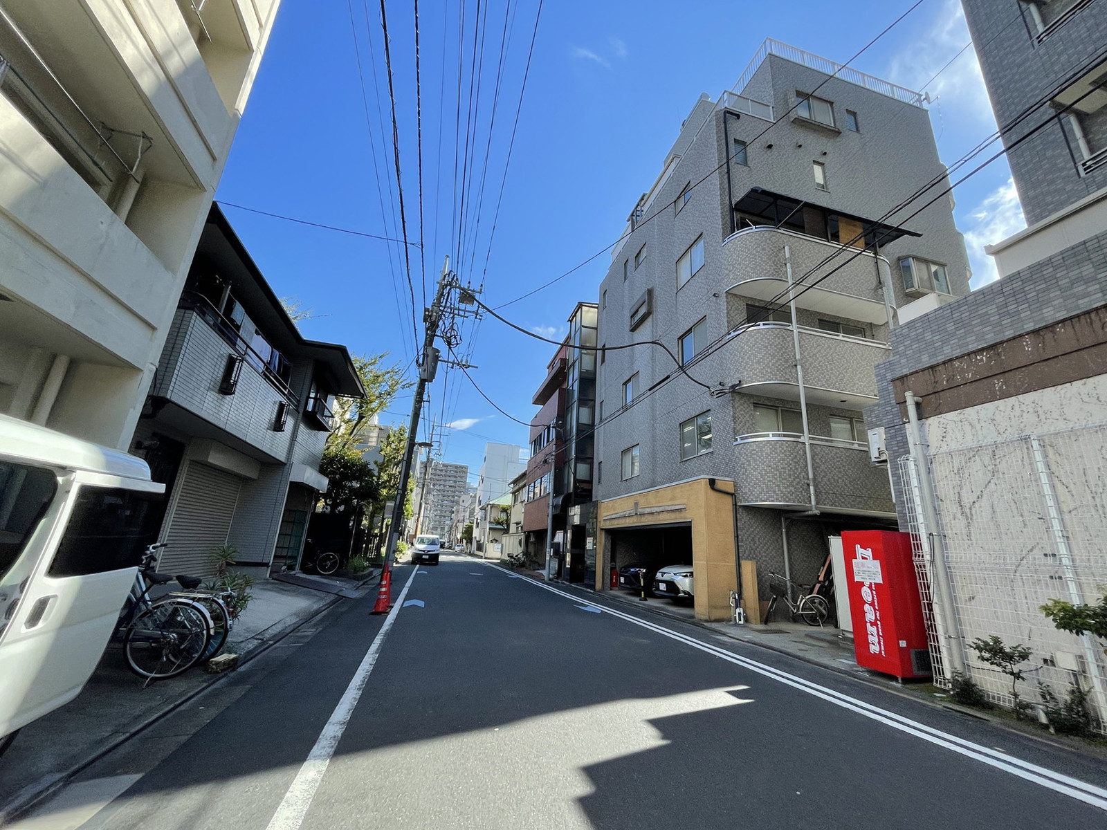 タイホウビル前面の通り