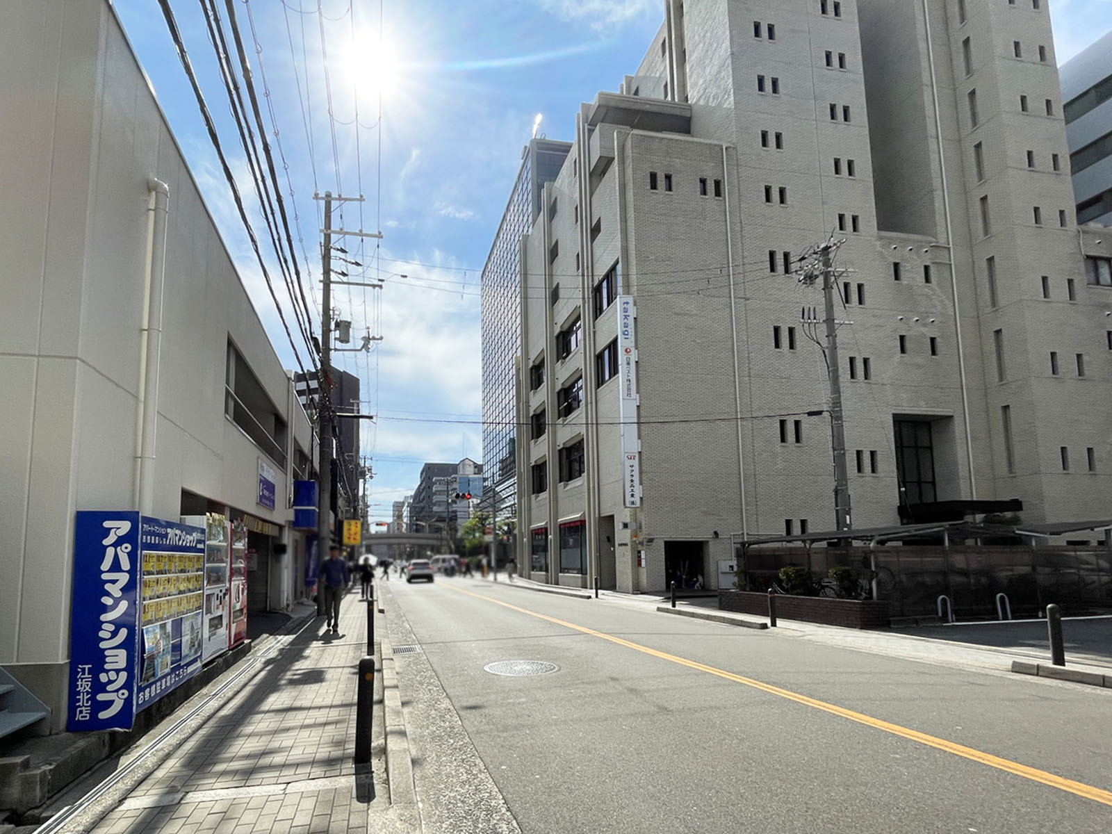 江坂Mビル前面の通り