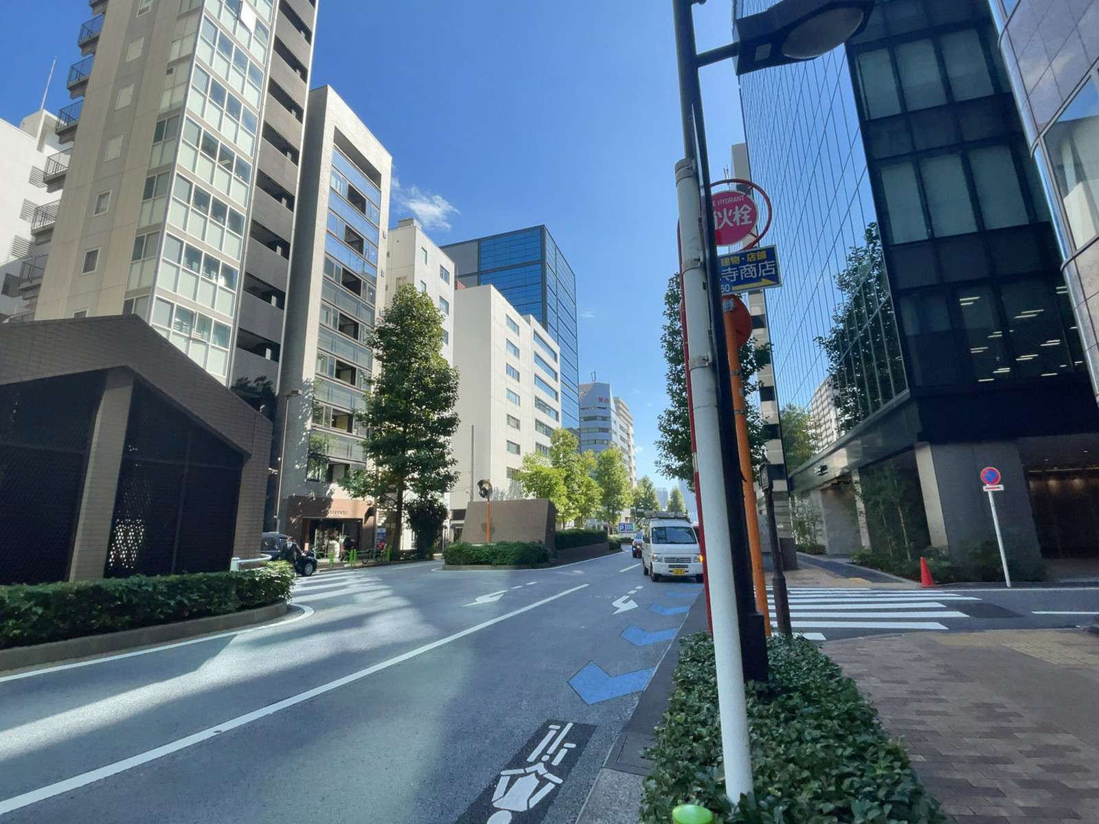 銀座KMビル前面の通り
