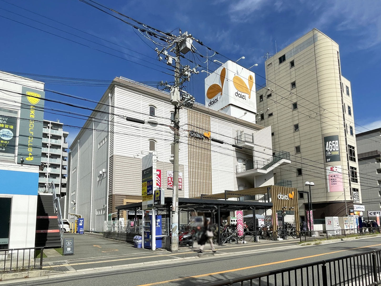 近くのダイエー 江坂公園前店