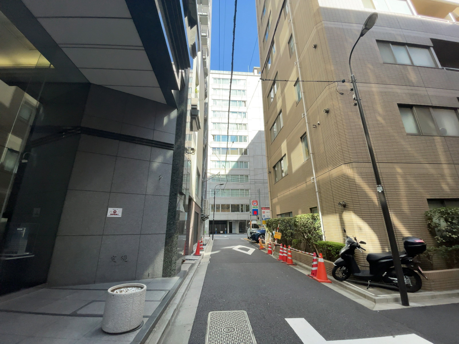 銀座COMビル前面の通り