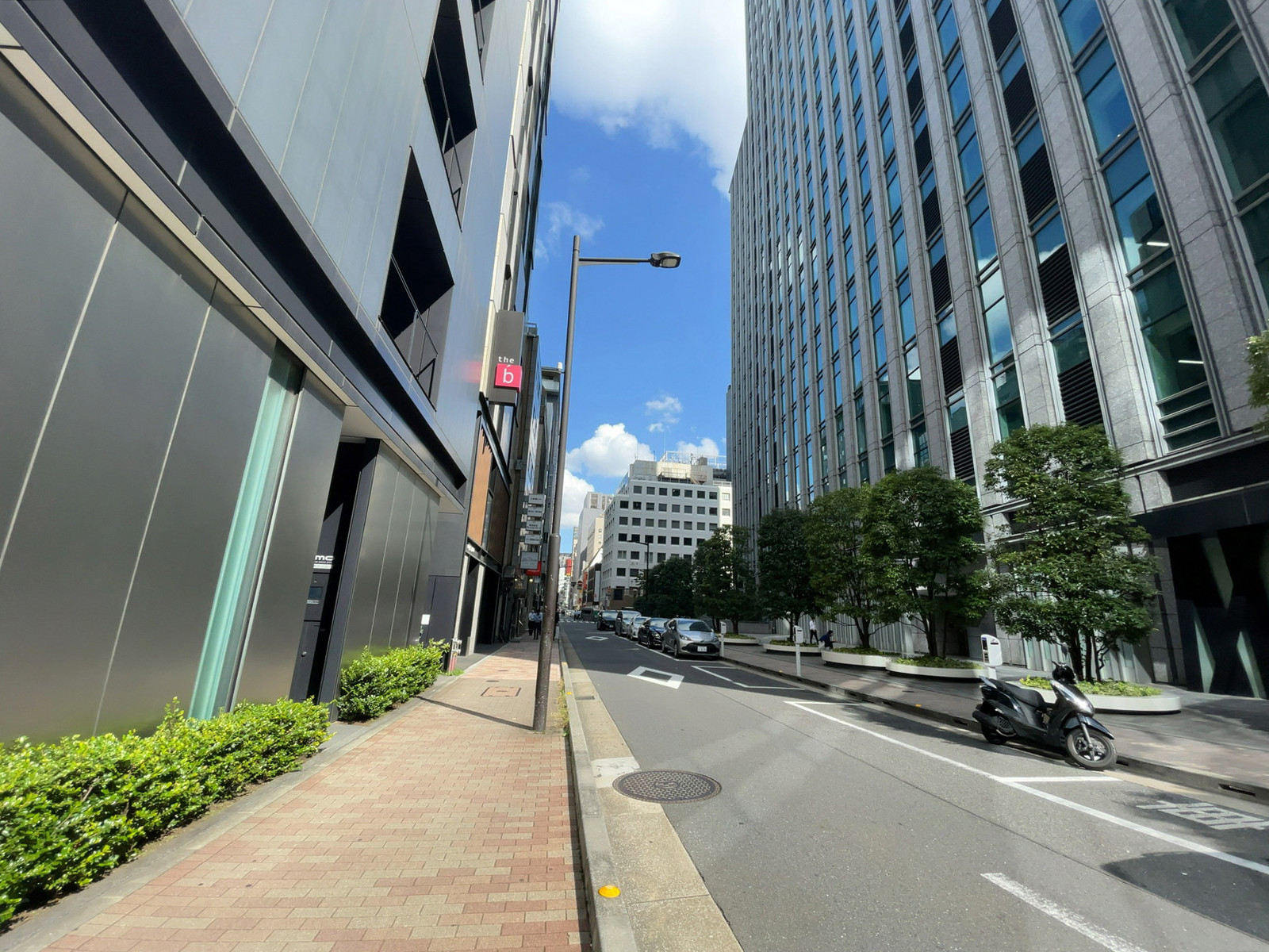PMO銀座八丁目前面の通り