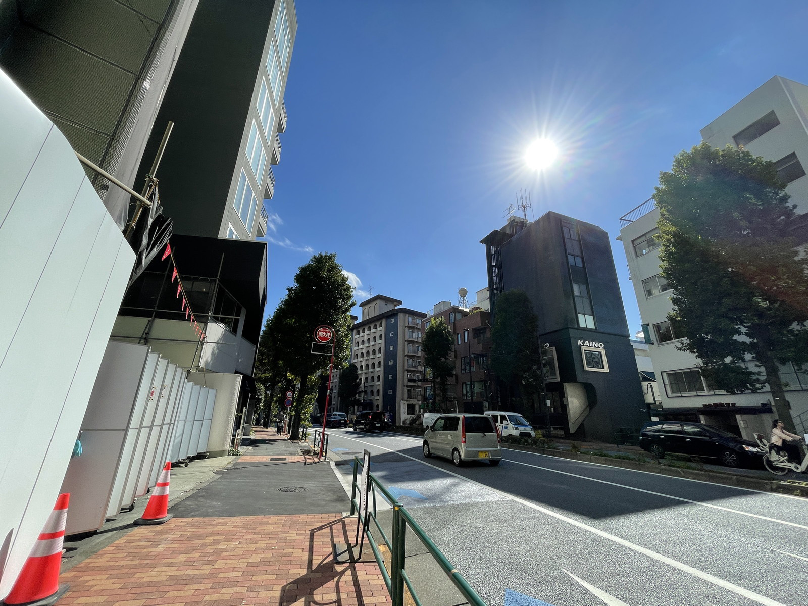 ブラック青山前面の通り