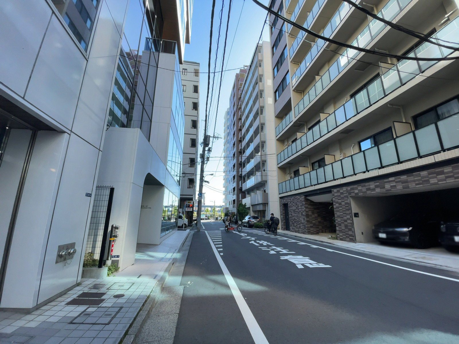 ES林ビル前面の通り