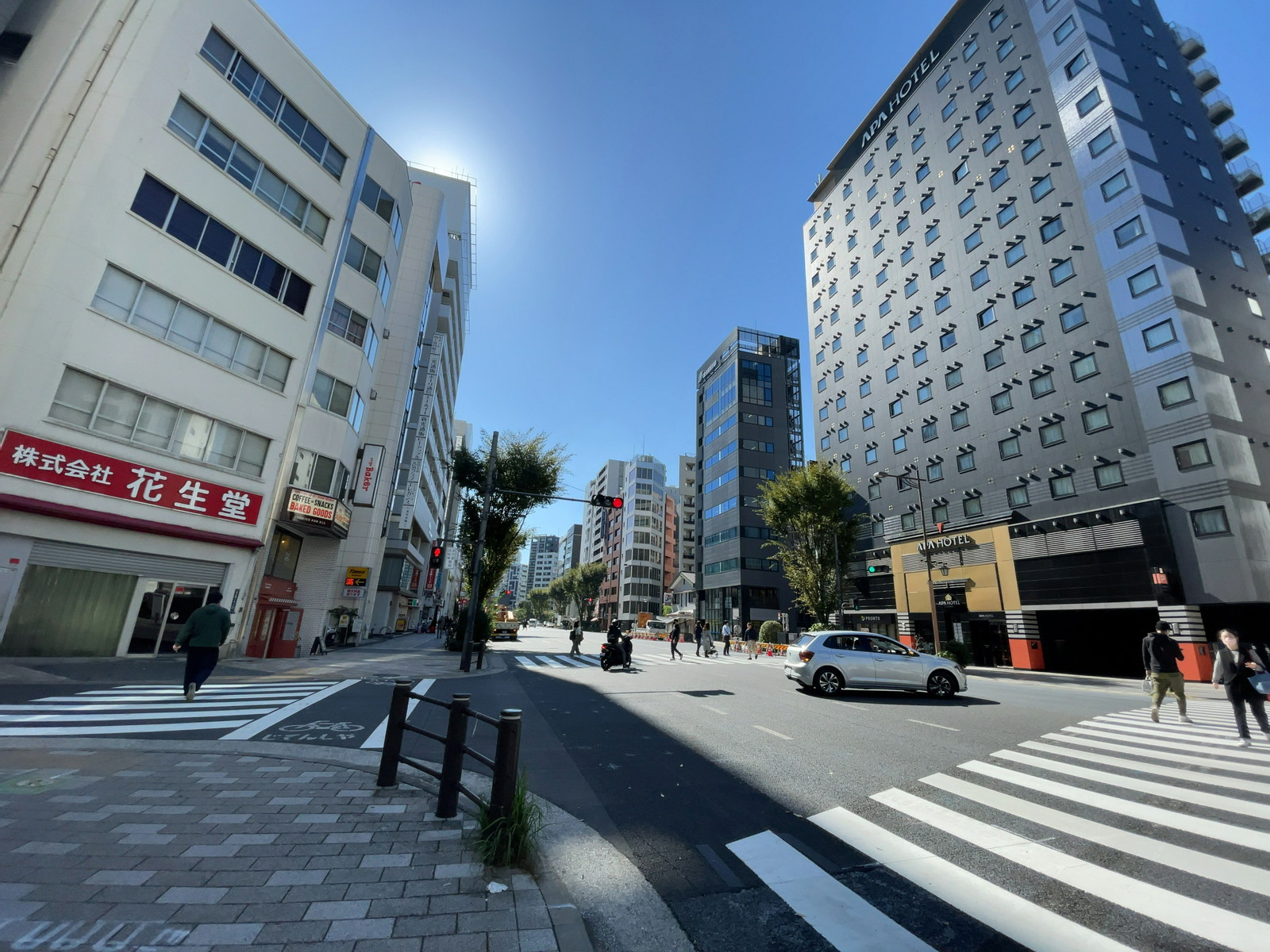 FRONTIER東日本橋前面の通り