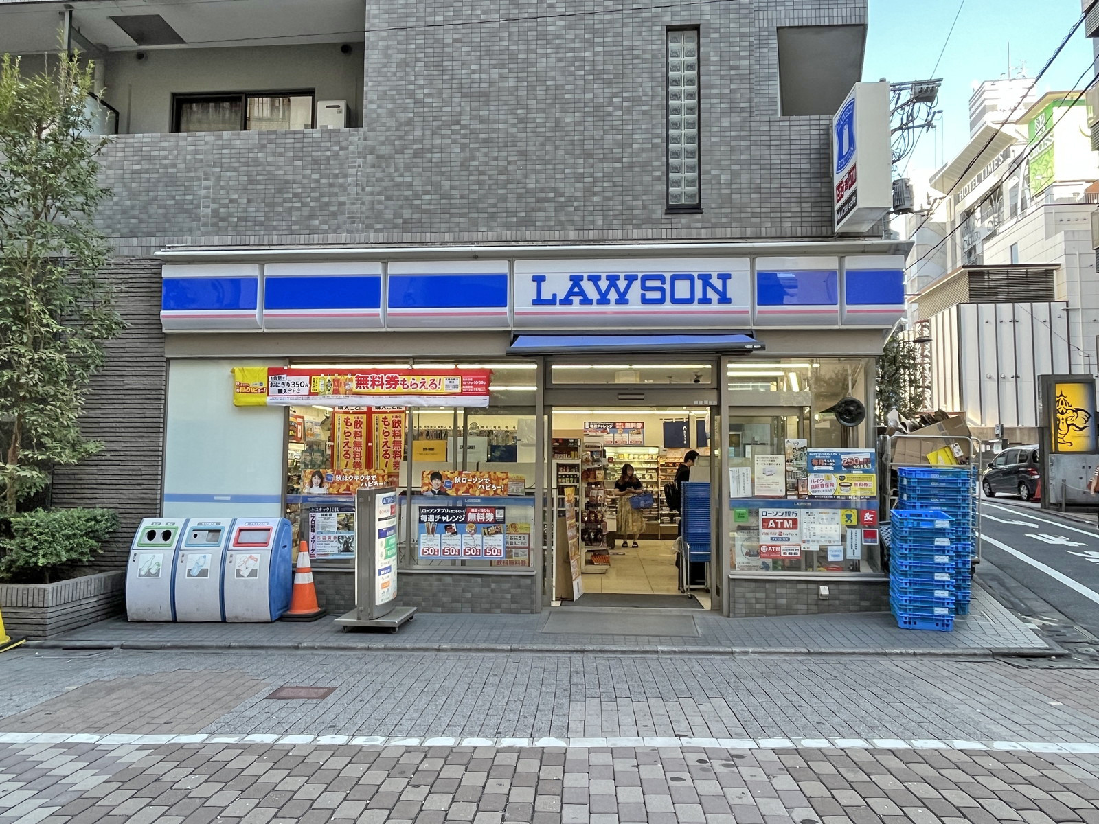 向かいのローソン池袋一丁目店