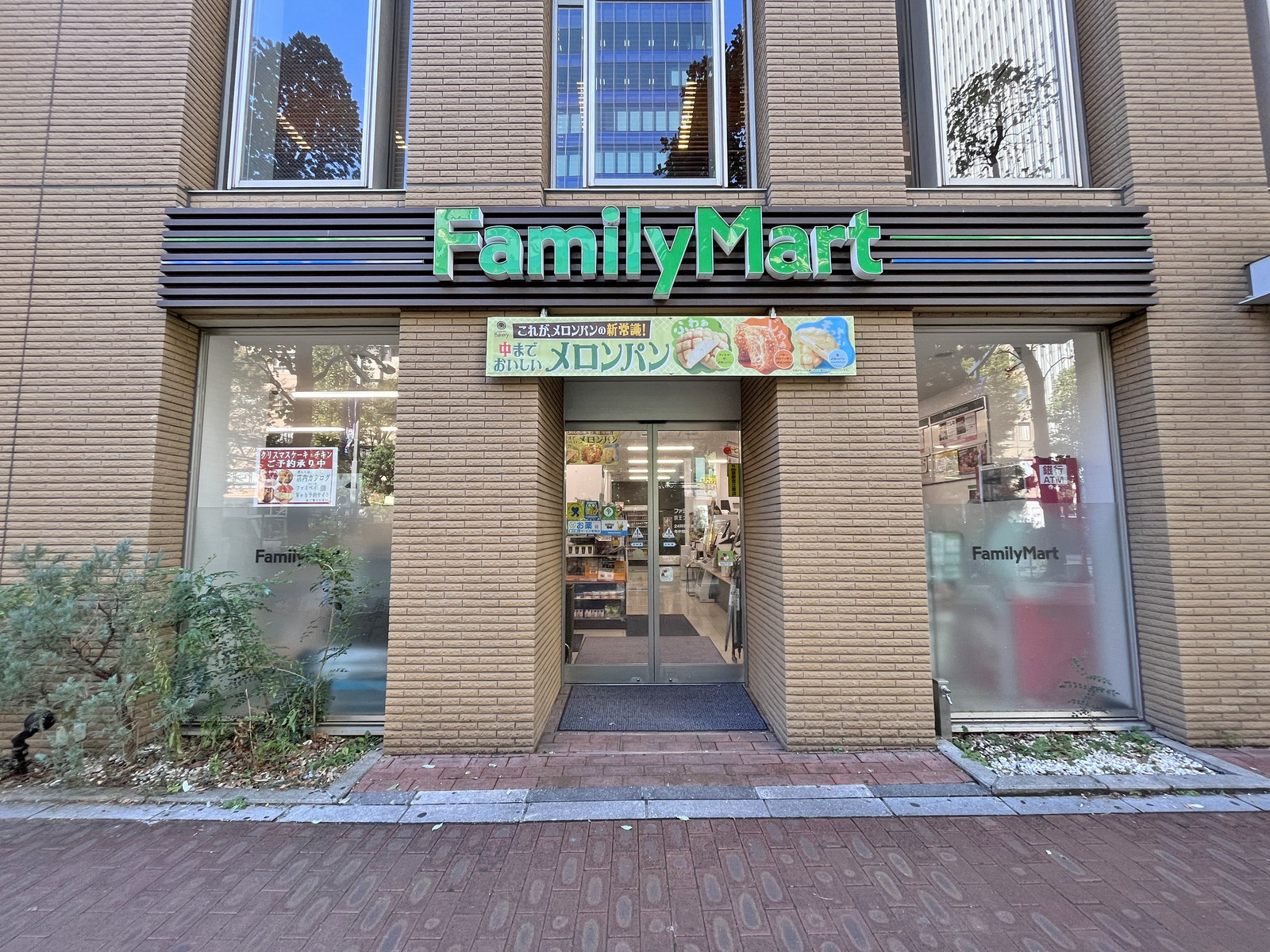 付近のファミリーマート京王プレッソイン池袋店