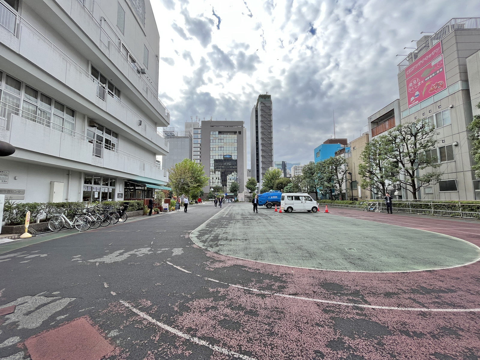裏手の桜田公園