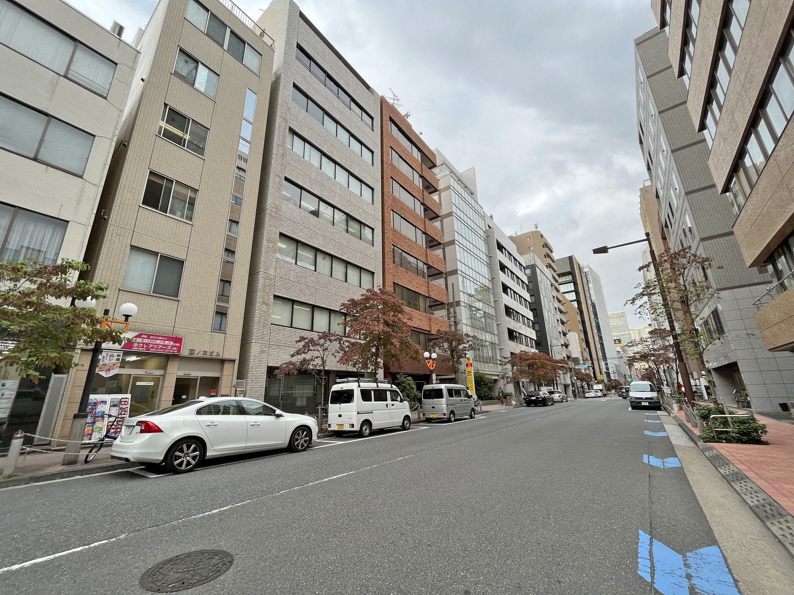 新橋栄進開発ビル前面の赤レンガ通り