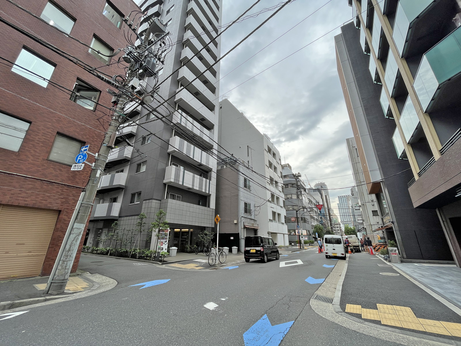川口ビル前面通り