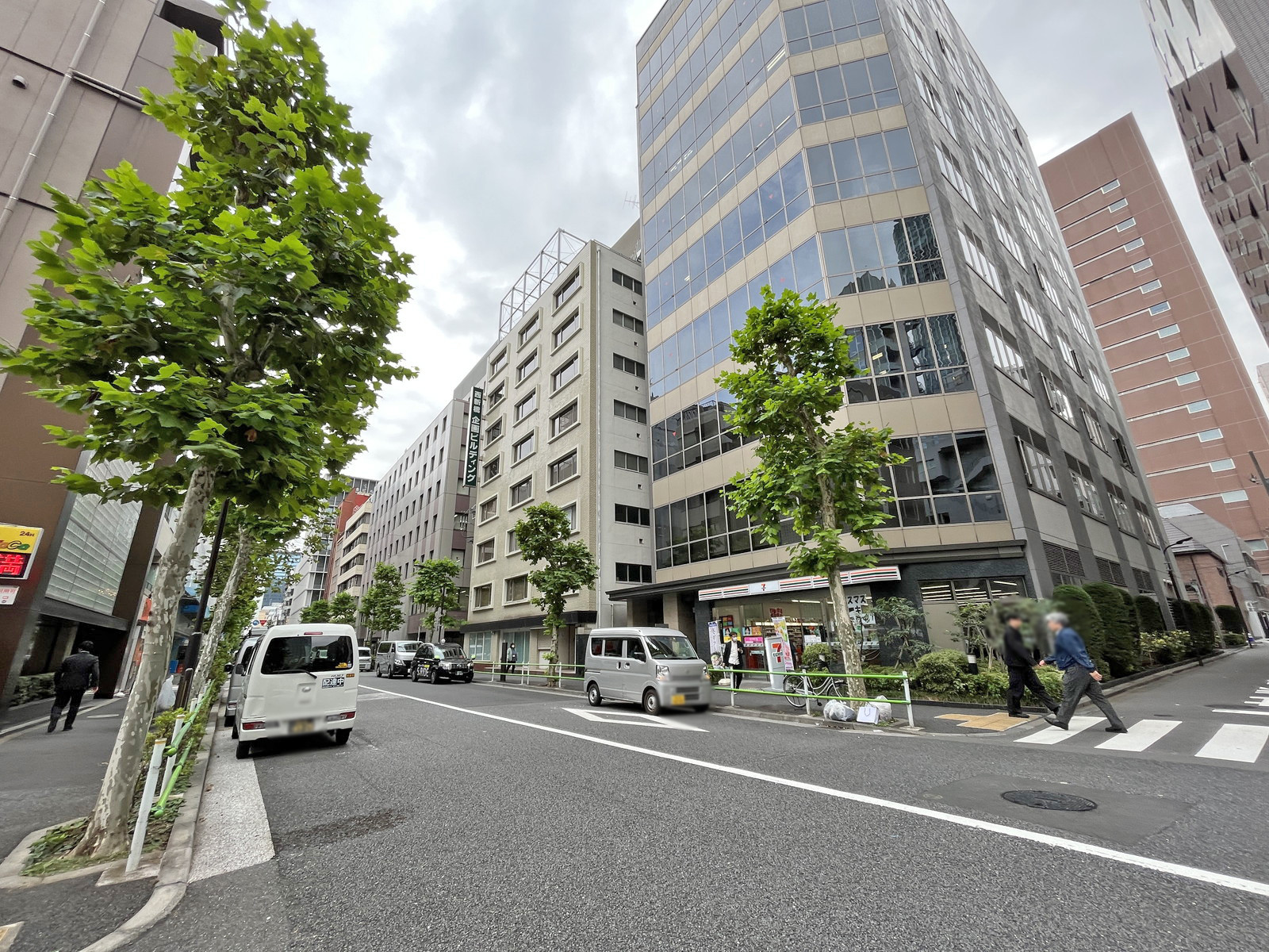 西新橋第一法規ビル前面通り