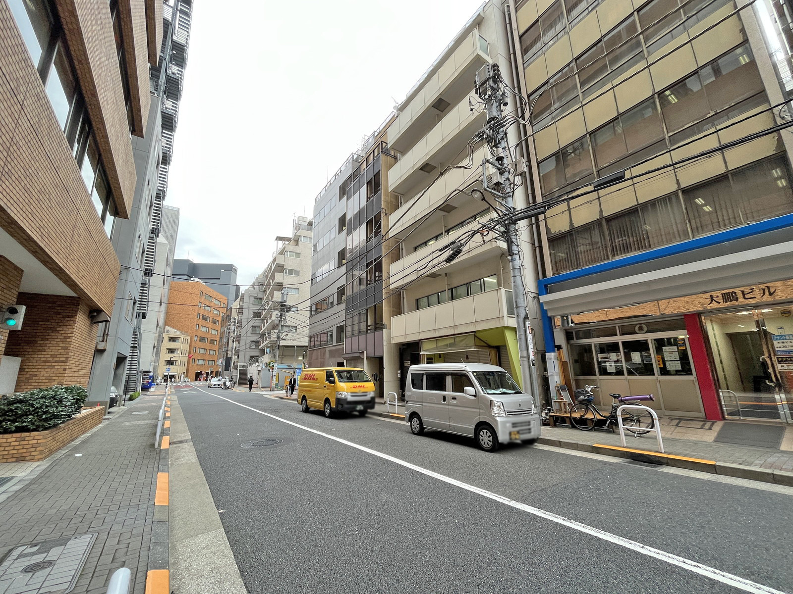 DaiwaA浜松町ビル前面通り