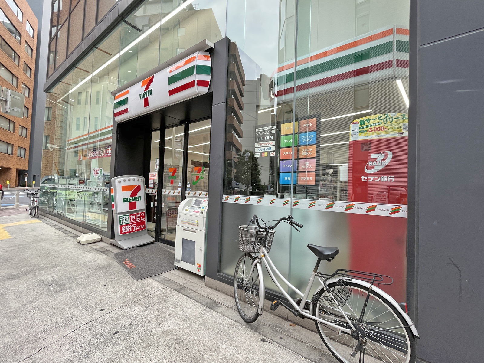 同じ並びのセブンイレブン浜松町一丁目北店